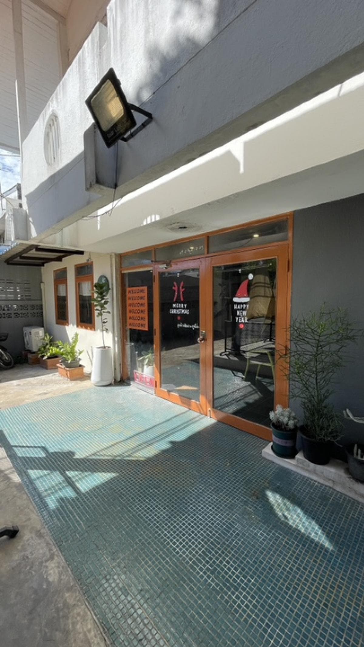 บ้านเดี่ยวพร้อมพื้นที่ธุรกิจ พระราม 9 ร้านกาแฟพร้อมกิจการได้ทันที เนื้อที่ขนาด 63 ตารางวา