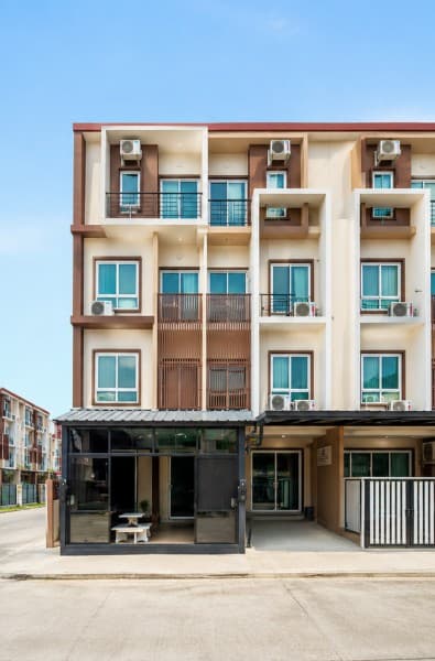 ทำเลอ่อนนุช-ลาดกระบัง 3 นอน ใกล้โรบินสัน ลาดกระบัง 300 ม. โฮมออฟฟิศหัวมุม ติดถนนเมน