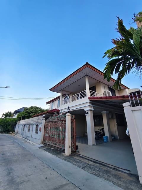 ขายบ้านเดี่ยว 2 ชั้น 98 ตร.วา ซอยลาดพร้าว 64 เดินทางสะดวกทั้งลาดพร้าว รัชดา (ขายก่อนเริ่มรีโนเวท)