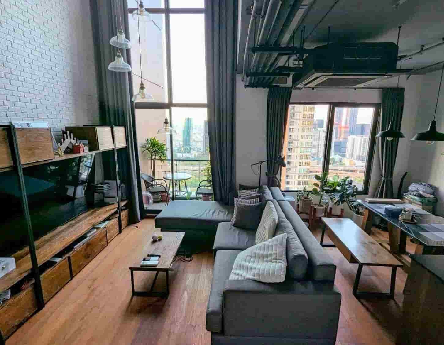Very affordable rental!! Villa Asoke Condominium, Fully furnished close to the BTS/MRT, Central, and SWU.