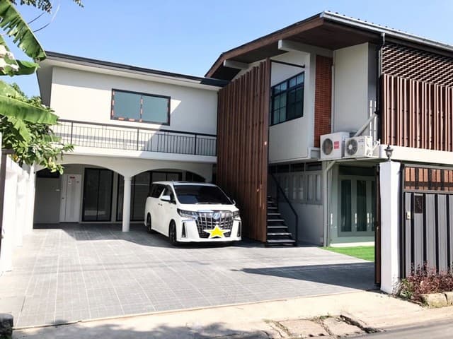 ให้เช่าบ้านเดี่ยว 2 ชั้น 100 ตรว. 6 ห้องนอน ซอยลาดพร้าว 35 แต่งหรู พร้อมจอดรถ 8 คัน ใกล้ Mrt ลาดพร้าว