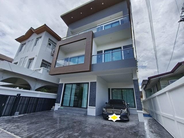 ขาย ให้เช่า บ้านเดี่ยว 3 ชั้น สร้างใหม่ สุขุมวิท 65 เอกมัย ใกล้ BTS เอกมัย