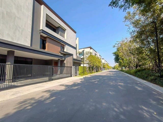 ขายบ้านสวย Pool villa 3 ชั้นพร้อมลิฟท์ 130 ตรว. The Honor โยธินพัฒนา เลียบด่วน ถนนเมน หน้าสวน หน้าบ้านไม่ชนใคร เพียง 15 นาทีถึงทองหล่อ