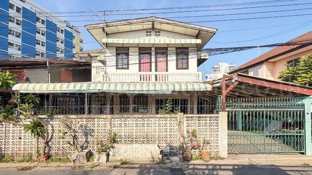 ลดราคา ที่ดิน พร้อมสิ่งปลูกสร้าง 2 ชั้น 65 ตร.วา ลาดพร้าว 48 แยก 22 ทำเลดี สงบเป็นส่วนตัว