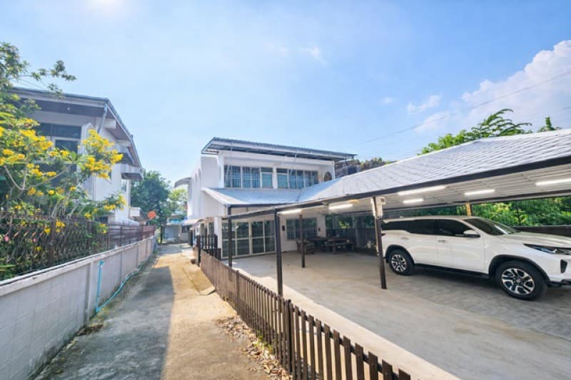 BTS อุดมสุขวชิรธรรมสาธิต37-45 ใกล้ จอดรถ ถนนสุขุมวิท บ้านเดี่ยว 2 ชั้น 4นอน 1.69กม. 101/1 6คัน