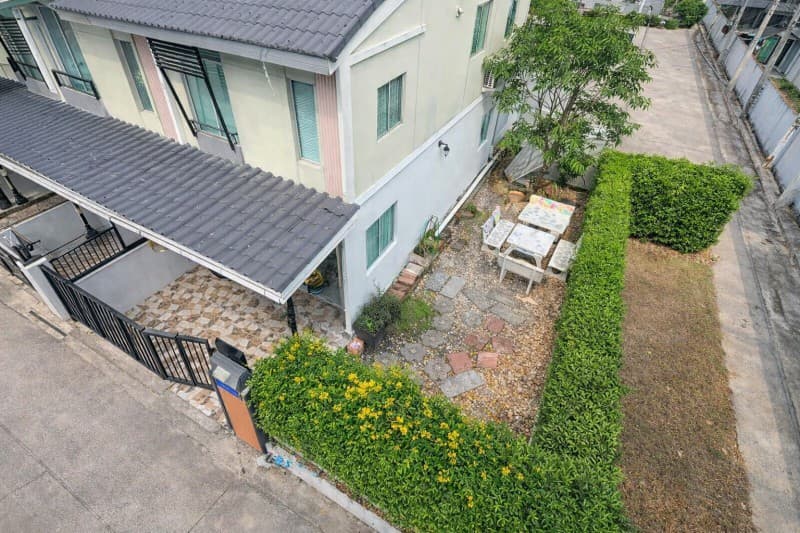 สนามกอล์ฟเมืองแก้ว 1.31กม.ศรีนครินทร์-บางนา ทาวน์โฮม 2 ชั้น 3นอน วัดหนามแดง1กม. 2 ห้องน้ำ บ้านมุม มีพื้นที่สวน 120 ตร.ม. 19.2 ตร.ว.
