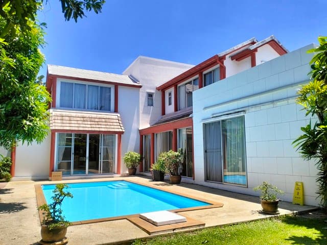 T26-880 ให้เช่า บ้าน บ้านเดี่ยว Pool villa 200 ตรว. 4 ห้องนอน ซอยศูนย์วิจัย ชั้นที่ 1 160000 บาทต่อเดือน ใกล้กับ ใกล้โรงพยาบาลกรุงเทพ 2 งาน 200 ตารางวา