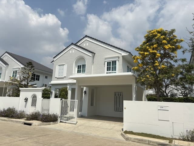 BH4238 ให้เช่าบ้านเดี่ยวหรู ชัยพฤกษ์ บางนา กม.15 บ้านใหม่ตกแต่งครบ ใกล้ Mega Bangna และสนามบินสุวรรณภูมิ
