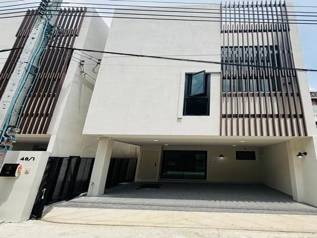 ให้เช่าทาวน์โฮม สไตล์โมเดิร์น Oak House ซอยวชิรธรรมสาธิต42 ใกล้ BTS อุดมสุข