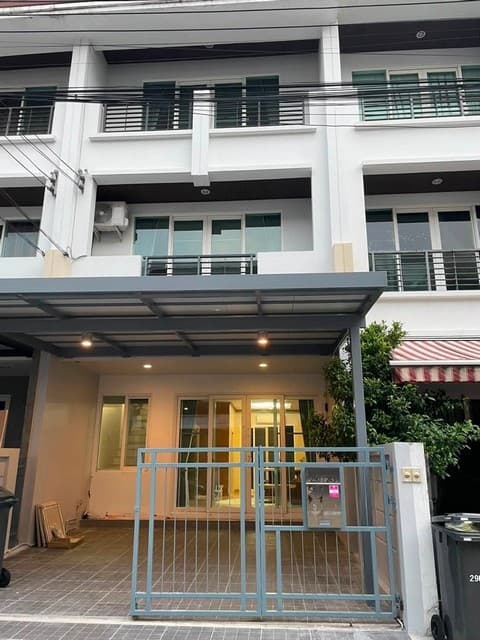 ให้เช่าทาวน์โฮม 3 ชั้น 3 ห้องนอน บ้านกลางเมือง S-Sense ประดิษฐ์มนูญธรรม 3 (ซอยลาดพร้าว 84) รีโนเวทใหม่ทั้งหลัง ใกล้ Central Eastville