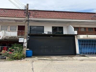 ขายทาวน์โฮม 2 ชั้น รีโนเวทใหม่พร้อมอยู่ใจกลางเมือง ถ.เสนานิคม ใกล้ลาดพร้าว-รัชโยธิน ใกล้รถไฟฟ้าสายสีเขียวเพียง 10 นาที