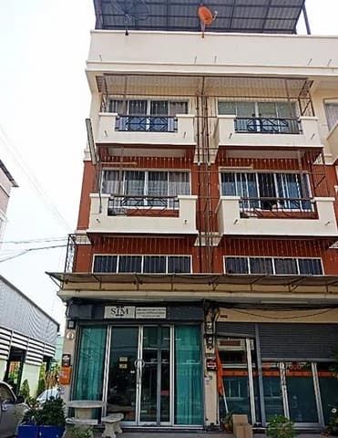 ขายอาคารพาณิชย์ 3.5 ชั้น ทรัพย์รุ่งเรืองบางปู เนื้อที่ 22 ตารางวา พร้อมชั้นดาดฟ้า มีถังสำรองน้ำ เมืองสมุทรปราการ