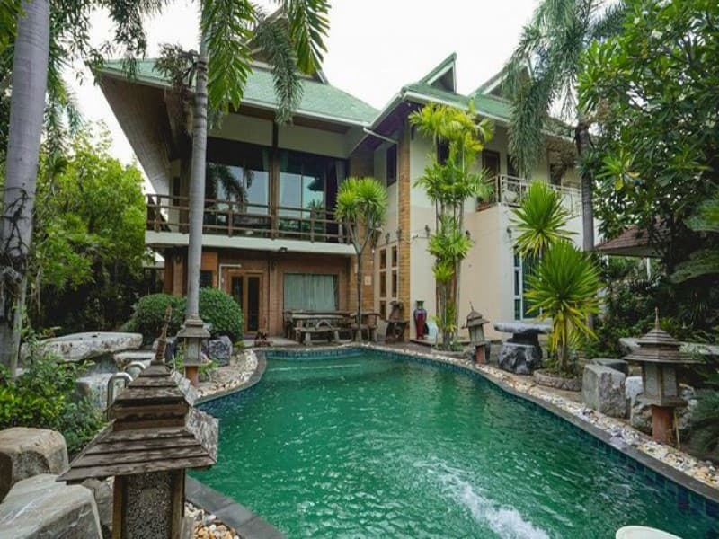 คฤหาสน์หรูศรีราชา ติดถนนใหญ่ 3 ไร่กว่า พร้อมสระว่ายน้ำ สไตล์รีสอร์ท TP-H2373