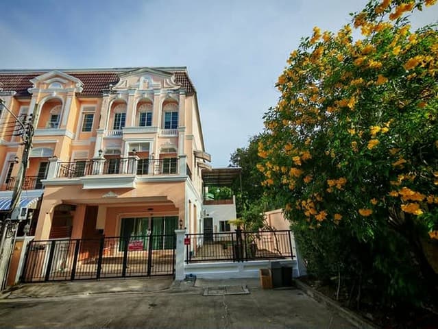 ให้เช่าบ้าน Urban Sathorn บ้านมุม Pet Friendly 4 ห้องนอน ใกล้ BTS MRT บางหว้า