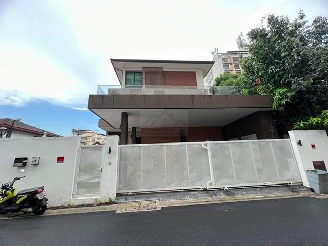 ให้เช่าบ้านเดี่ยว 3 ชั้น 625 ตร.ม. สไตร์ Pool Villa พร้อมสระว่ายน้ำ ซอยอินทามระ 29