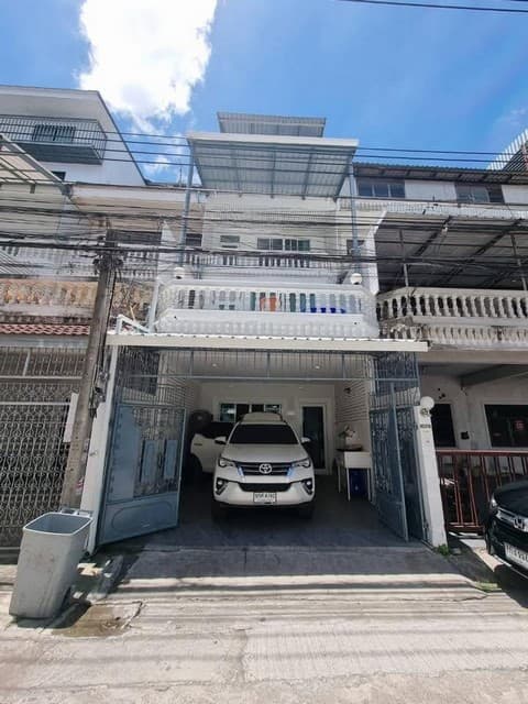 ให้เช่าบ้าน 4 ชั้น ย่านสุทธิสาร ห่างจาก mrt สุทธิสาร 450 เมตร ถ. รัชดาภิเษก เดินทางสะดวก รับต่างชาติ เลี้ยงสัตว์ได้