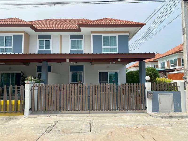 บ้านเช่าสวยหลังริม พร้อมเฟอร์นิเจอร์และเครื่องใช้ไฟฟ้าครบ หิ้วกระเป๋าเข้าอยู่ได้เลย