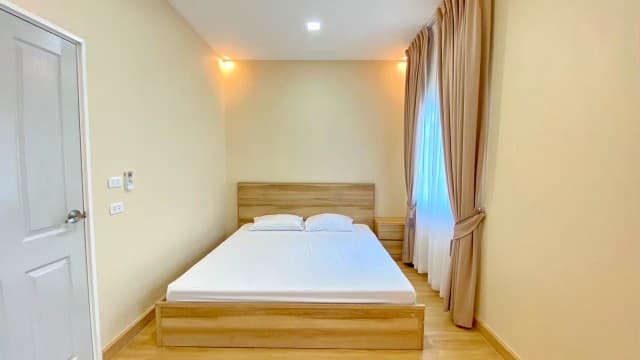 บ้านใหม่ตกแต่งครบ ใกล้BTS สำโรง 900 ม.ทาวน์โฮมหรู 2 ชั้นหลังมุม 3 นอน 2 น้ำ 17 ตร.ว.134 ตร.ม.พร้อมเฟอร์ฯ เหมาะสำหรับอยู่อาศัย