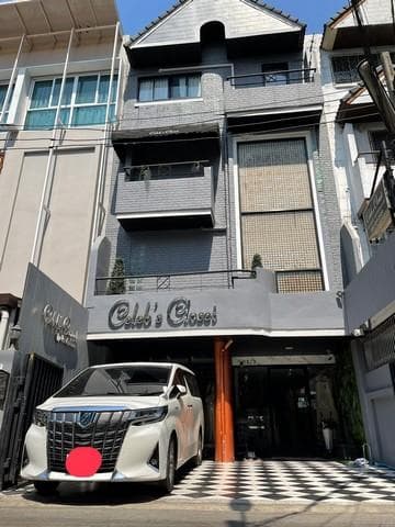 ให้เช่าตึก4ชั้น250ตร.ม.ย่านทองหล่อสุขุมวิทใกล้BTSทองหล่อมีที่จอดรถหน้าร้าน