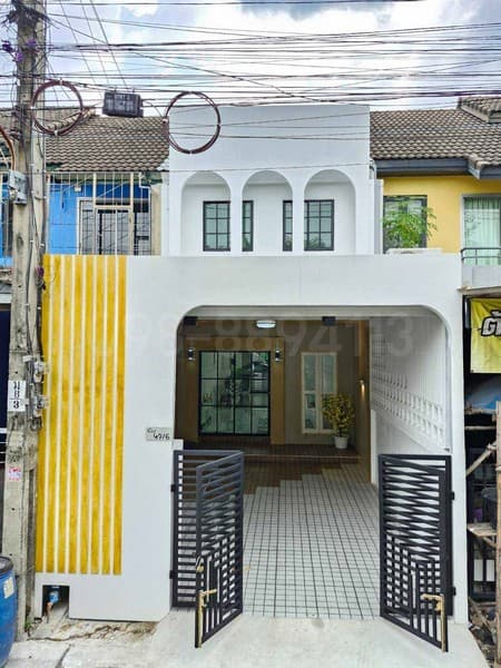 ขายทาวน์เฮ้าส์ 2 ชั้น มบ.แคทลียา หทัยราษฎร์37 เนื้อที่ 18 ตรว 2นอน 2น้ำ หน้าบ้านไม่ติดใคร หลังบ้านวิวบ้านสวน ใกล้แฟชั่นไอส์แลนด์