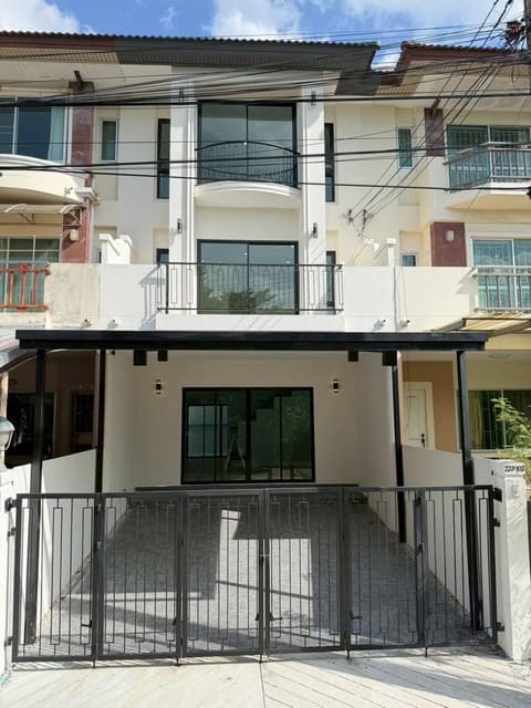 ขายทาวน์โฮม 3 ชั้น 4 ห้องนอน โครงการ ศุภาลัย พาร์ค วิลล์ 2 พหลโยธิน 48 รีโนเวทใหม่ทั้งหลัง ใกล้ ม.ศรีปทุม , ม.เกษตรศาสตร์