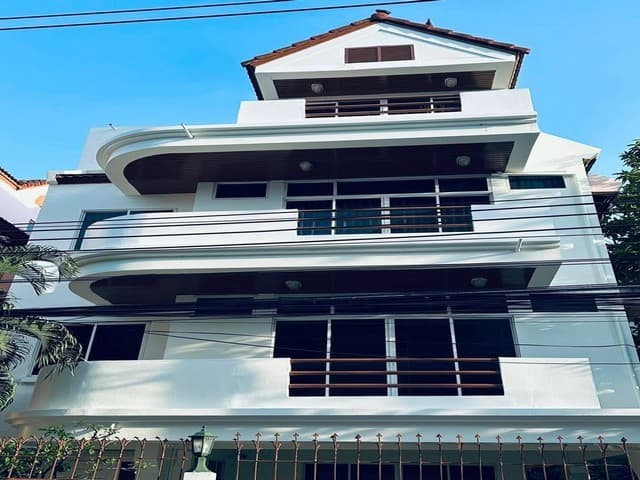 รหัสC7227 ให้เช่าบ้านเดี่ยว 4ชั้น ย่านอโศก พร้อมพงษ์ ซอยสุขุมวิท 31 ใกล้ BTS บ้านตกแต่งพร้อมอยู่