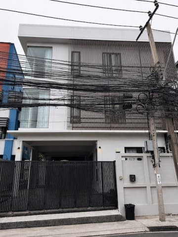 BH4244 ให้เช่าบ้านเดี่ยว 3 ชั้น สุทธิสาร ห้วยขวาง ใกล้ MRT สุทธิสาร พื้นที่ 360 ตร.ม. เหมาะทำโฮมออฟฟิศ บริษัท และอยู่อาศัย