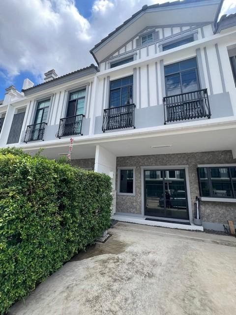 ให้เช่าทาวน์โฮม Villaggio 3 วิลลาจจิโอ ศรีนครินทร์ – บางนา ใกล้ Mega บางนา ใกล้สวนส่วนกลาง บรรยากาศดี