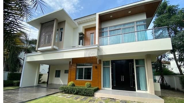 BH4248 ให้เช่าบ้านเดี่ยวหรู ใกล้สนามบินสุวรรณภูมิ 10 นาที บ้านพร้อมเฟอร์นิเจอร์ 4 ห้องนอน เหมาะสำหรับผู้บริหารและชาวต่างชาติ