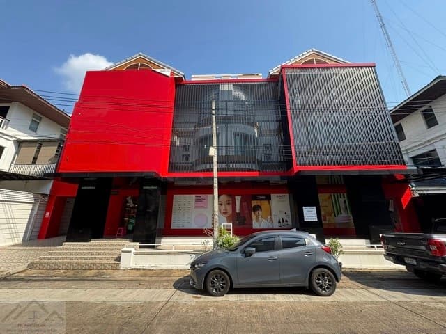 T26-622 ให้เช่า สำนักงาน - 200000 บาทต่อเดือน ชั้นทั้งหมด 3 ชั้น ใกล้กับ ใกล้เลียบด่วน ใกล้ the scene ทาวน์อินทาวน์ ห้องนอน 4 ห้อง ห้องน้ำ 7 ห้อง