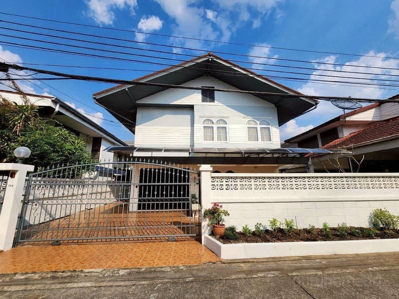 ให้เช่าบ้านเดี่ยว 2 ชั้น หลังใหญ่ ประชาราษฎร์บำเพ็ญ 17 แยก 8 บ้านนอกโครงการ เนื้อที่ 70 ตรว 6นอน 4น้ำ พร้อมเข้าอยู่ - ghd000870R