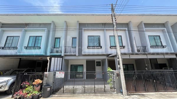 ราคาพิเศษ ทาวน์เฮ้าส์ บริทาเนีย วงแหวน - จตุโชติ ราคาถูก ไม่เคยเข้าอยู่