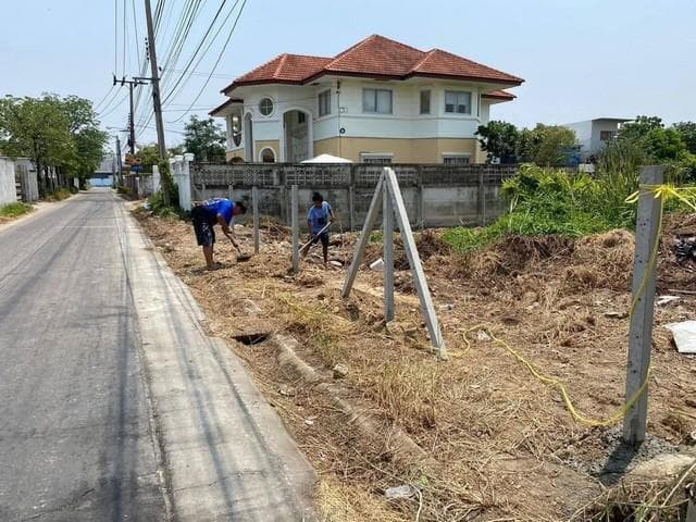 ให้เช่าที่ดิน 197 ตร.ว. ติดถนน แปลงมุม ถ.สุขุมวิท 107 ซ.แบริ่ง 30 ( ยังไม่ได้ถม )
