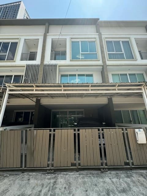 ขาย ทาวน์โฮม ใกล้รถไฟฟ้า โครงการ ลุมพินี ทาวน์ เรสซิเดนซ์ ลาดพร้าว สเตชั่น ซอยลาดพร้าว 21 ติด MRT ลาดพร้าว