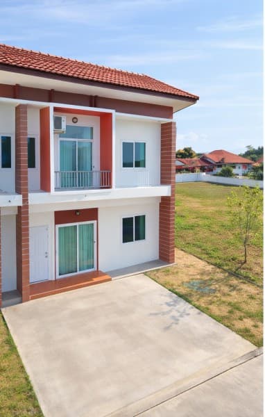เฟอร์ฯ และเครื่องใช้ไฟฟ้าคร บ้านฉาง ระยอง ใกล้รพ.สต.พลา 500 ม. ทาวน์โฮม 2 ชั้น ห้องมุม 2 นอน 2 น้ำ ขนาด 25 ตร.ว. 200 ตร.ม.