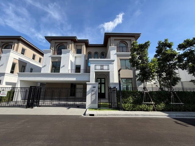 ขายบ้านเดี่ยวหรู 3 ชั้น 748 ตร.ม. Cinq Royal The Eighteen บางนา กม.7 ใกล้เมกะบางนา หนึ่งเดียวในย่านบางนา เอกสิทธิ์พิเศษเพียง 18 ครอบครัว