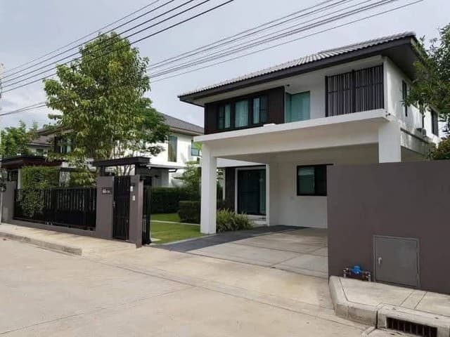 บ้านเดี่ยว 2 ชั้น ปรับปรุงใหม่ 66 ตารางวา 172 ตารางเมตร ติดเมกะบางนา บ้านทิศเหนือ ร่มรื่นตลอดวัน
