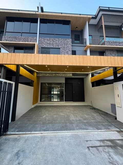 ให้เช่า Luxury Townhome 3 ชั้น 29.9 ตร.ว. The Landmark เอกมัย-รามอินทรา เฟอร์ครบพร้อมอยู่ ใกล้เซ็นทรัลอีสต์วิลล์