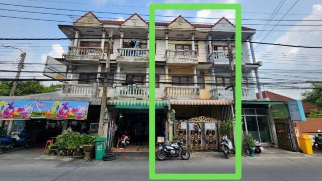 ขายอาคารพาณิชย์ 3 ชั้น รีโนเวทใหม่ พร้อมเปิดกิจการและพักอาศัย ซอยรามอินทรา 19 (สุขาภิบาล 2)