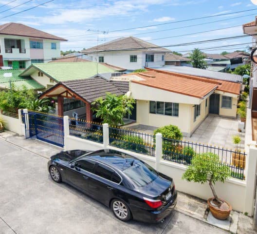 นวมินทร์93-99 ใกล้ฟู้ดแลนด์ นวมินทร์ 700 ม.บ้านเดี่ยวชั้นเดียว 3 นอน 2 น้ำ 54 ตร.ว. 220 ตร.ม.ชอคโกแลต วิลล์ 1.5 กม.
