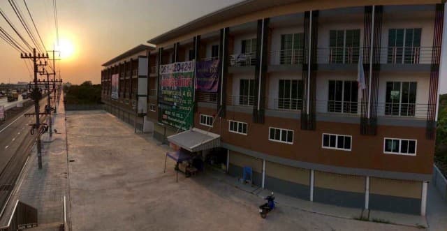 ขาย / ให้เช่า อาคารพาณิชย์ 4 ชั้น โครงการทรัพย์รุ่งเรือง ติดถนนพระราม 2 กม.36+800 จ.สมุทรสาคร