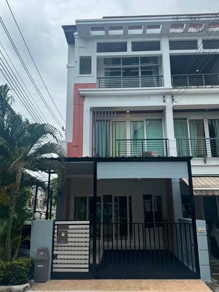 ให้เช่าทาวน์โฮม 3 ชั้นหลังมุม 3 ห้องนอน บ้านกลางเมือง เออร์บาเนี่ยน พระราม 9-ลาดพร้าว ซอยลาดพร้าว 84 ใกล้ MRTลาดพร้าว 71 ใกล้ทางด่วน