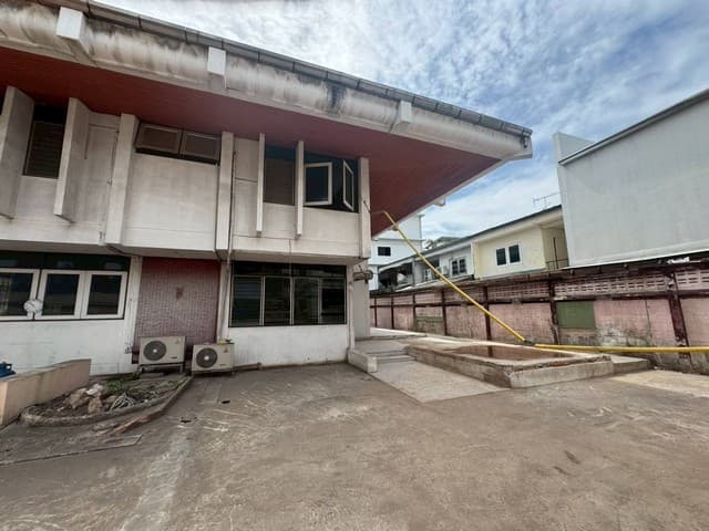 ให้เช่าที่ดินขนาดใหญ่พร้อมบ้าน 253 ตร.วา สุขุมวิท71 ปรีดีพนมยงค์ 14 ใกล้ BTS พระโขนง ตัวบ้านและที่ดินเคลียร์ปรับพื้นที่ จอดรถได้กว่า 20 คัน