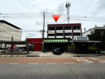 เหมาะทำการค้าหรือร้านอาหาร ขายตึกแถว 3.5 ชั้น 42 ตรว. ในถนนสนามบินน้ำ ใกล้กระทรวงพาณิชย์ และ กองสลาก ราคาพิเศษ!!