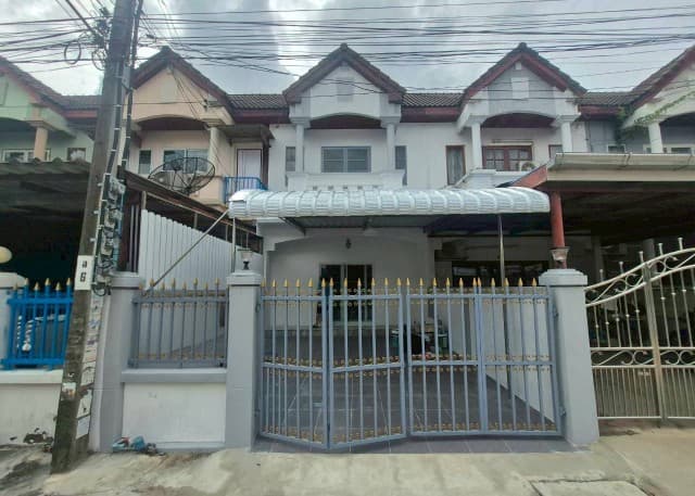 หมู่บ้านศรีชนก ซอยสำเร็จพัฒนา ถนนกาญจนาภิเษก บางใหญ่ บ้านเปล่ารีโนเวทแล้วบางส่วน พร้อมอยู่ สภาพดี ราคาพิเศษ