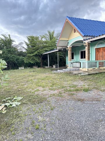ขายบ้านพร้อมที่ดินพร้อมสวนมะพร้าวตำบลนางตะเคียน อำเภอเมืองสมุทรสงคราม เนื้อที่ 1 ไร่ 1 งาน 82 ตารางวา