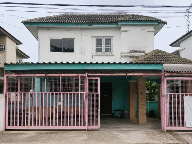 หมู่บ้านเศรณี วิลล่า ถนนบ้านกล้วย-ไทรน้อย บางบัวทอง บ้านหลังใหญ่ขายตามสภาพ ต่อเติมเต็ม พื้นที่ใช้สอยคุ้มค่า ราคาพิเศษ