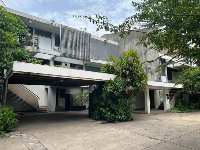 BH4271 ให้เช่า Duplex Office Tropicana Court อารี ใกล้ BTS อารี Private Garden View พื้นที่ 150 ตร.ม. พร้อมโปรโมชั่นพิเศษ