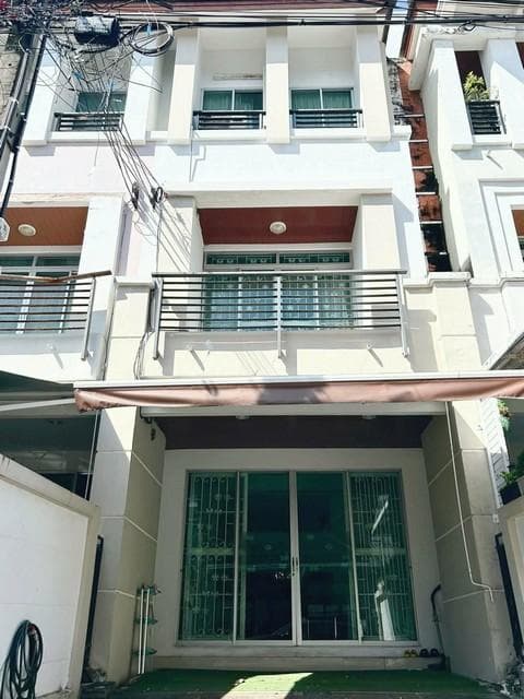 ให้เช่าทาวน์โฮม3ชั้นบ้านกลางเมืองเดอะปารีสพระราม9-กรุงเทพกรีฑา7ใกล้ทางด่วนศูนย์การค้าสนามบินสุวรรณภูมิ