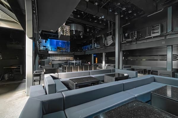 ปล่อยเช่า ผับ ไนต์คลับ (Nightclub) เซ้งอาคาร 3 ชั้น 2,100 ตรม. ทำเลใจกลางเอกมัย สามารถดำเนินธุรกิจต่อได้ทันที โทร 090-63 5
